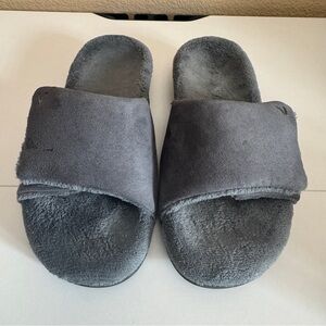 Vionic Darby orthotic slippers size 8 women Furry Comfort